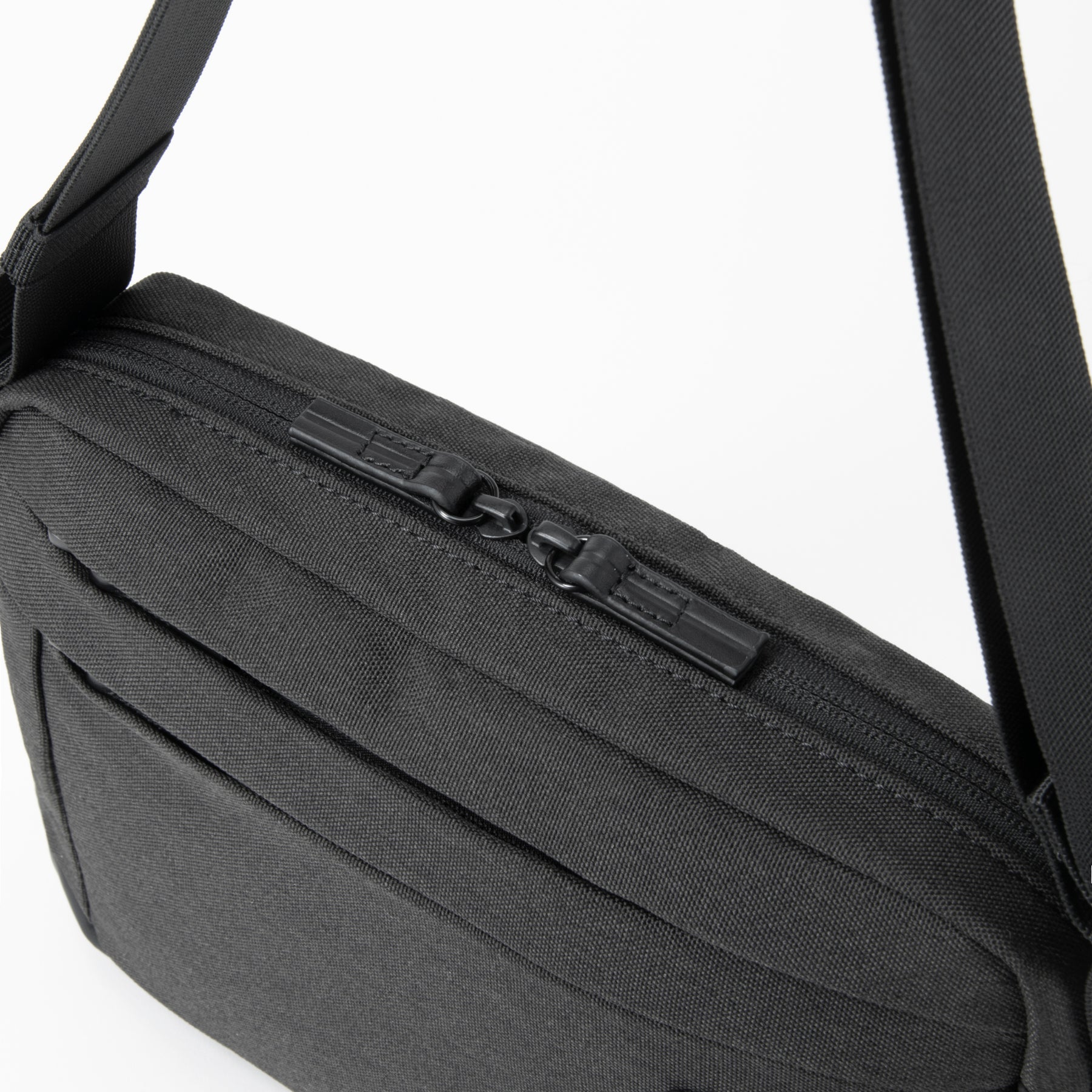 HLC | Horizontal Shoulder Bag  81403