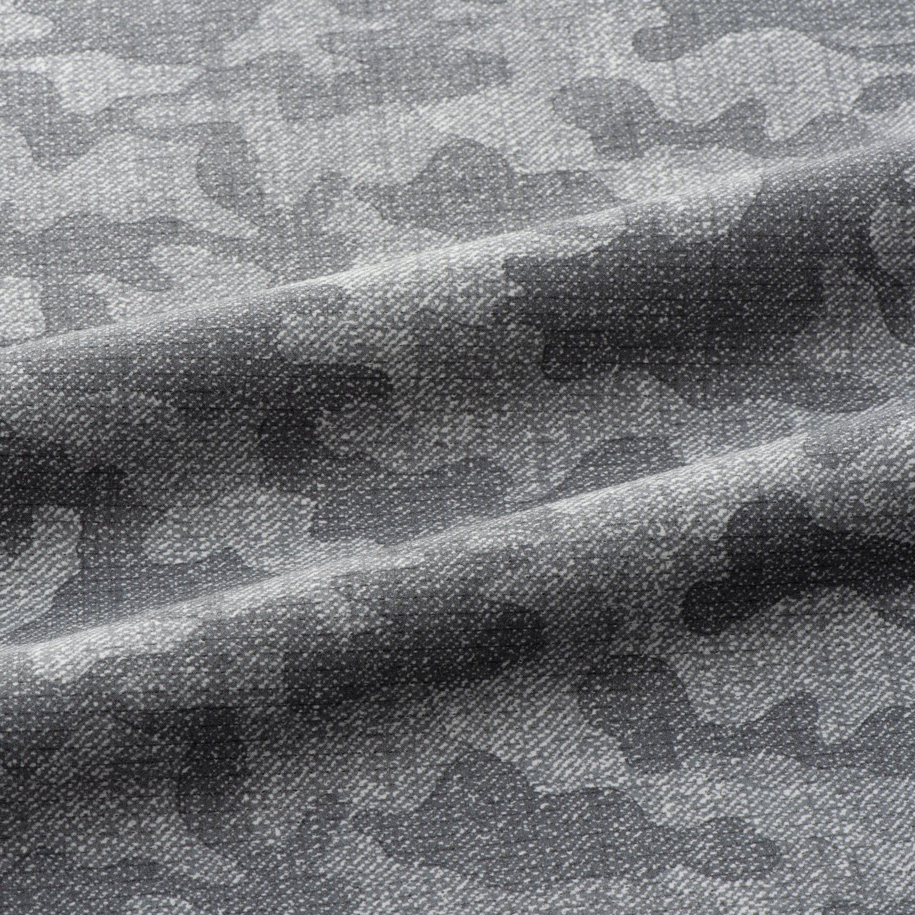 ZHG-M6S6b | COOL DOTS® Camo Printed Half-Zip Mockneck 85192