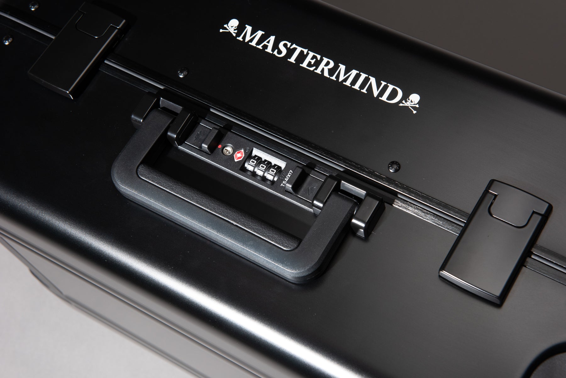 Heritage Line for MASTERMIND WORLD| Check-In-L Travel Case 88L 94472